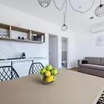 Oliver Apartment
