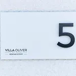Oliver Apartment *